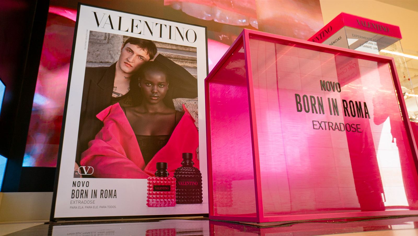 Ativação instore Valentino na entrada da Sephora